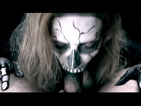 ❤️ Dæmonisk pige suger pik med sin sorte mund og sluger sperm. ❤ Russisk porno at da.drpornofilme.ru ️❤