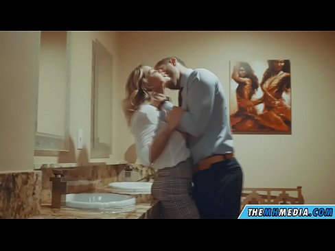 ❤️ Når en barmfagre blondine forfører dig på et offentligt toilet ❤ Russisk porno at da.drpornofilme.ru ️❤